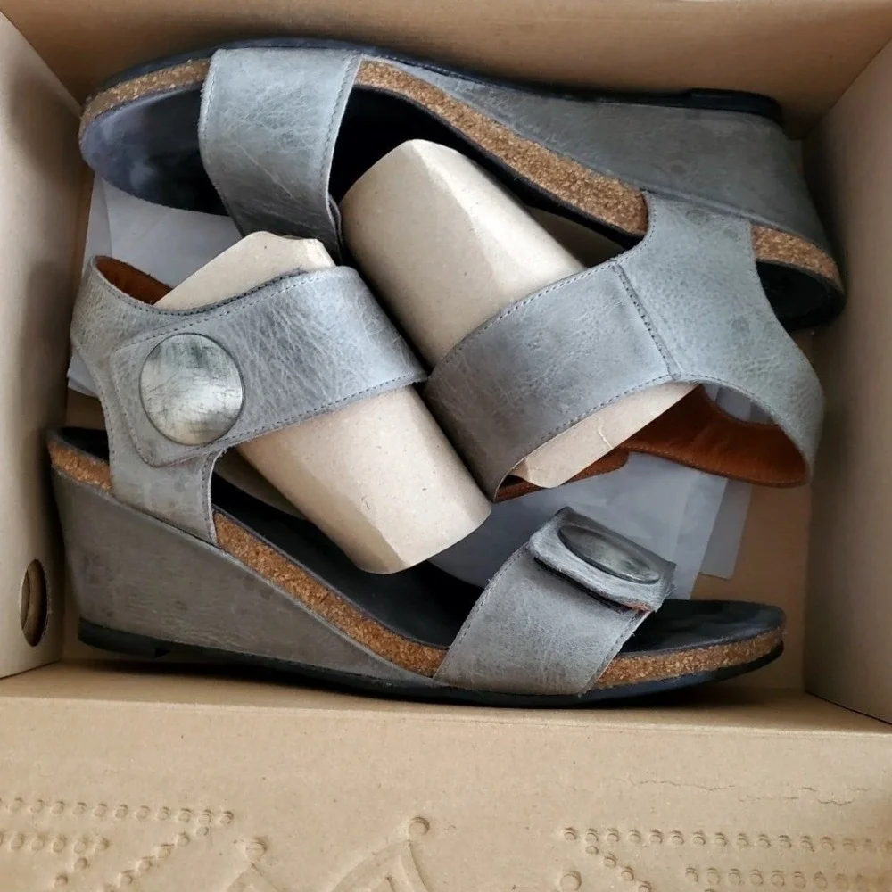 Taos Carousel Wedge Sandals Graphite Leather Medallion Comfort CAR-3209 9-9.5